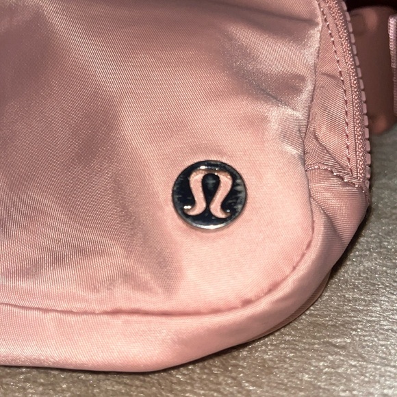Lululemon belt bag crossbody - Picture 3 of 7